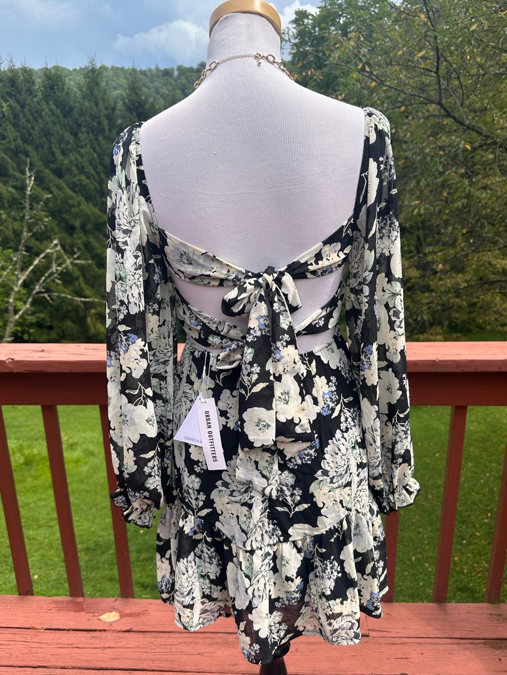 Urban Outfitters Love Triangle Black Floral Balloon-Sleeve Sweetheart Mini Dress - Picture 5 of 7